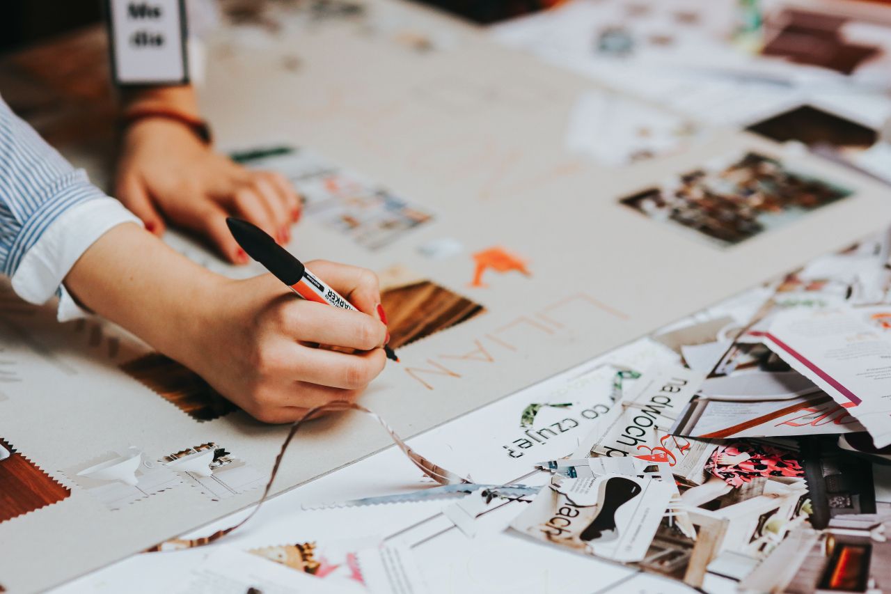 창의적인 디자이너들과의 브레인스토밍 세션